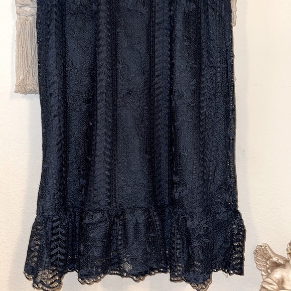 NWOT-Sheri Mock Neck Sleeveless Lace Mini Shift Dress - Picture 6 of 10